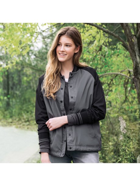 TM92714_990_B_ON-LIFESTYLE